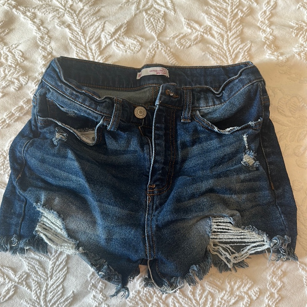 So brand “vintage stretch mom shorts” high rise, size 5 (juniors)!